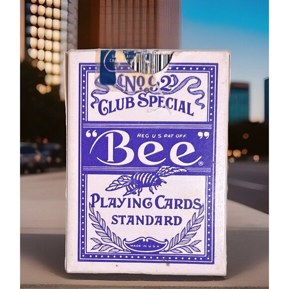Harrah's Casino & Hotel Las Vegas Nevada -vint Purple BEE Playing Cards-Retired - Picture 2 of 4